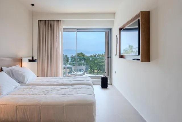 جناح بريميوم بإطلالة على البحر بغرفة نوم واحدة، Iolida Corfu Resort & Spa by Smile Hotels 1/10