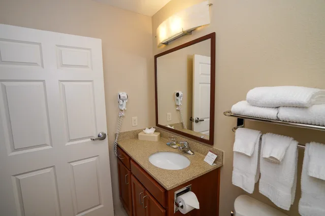 جناح استوديو بسريرين مزدوجين لذوي الإعاقة، Candlewood Suites Boise Towne Square 8/9