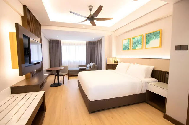 غرفة بسرير كينج وسريرين فرديين بإطلالة على البحر بـ3 غرف نوم، Villea Port Dickson 1/1