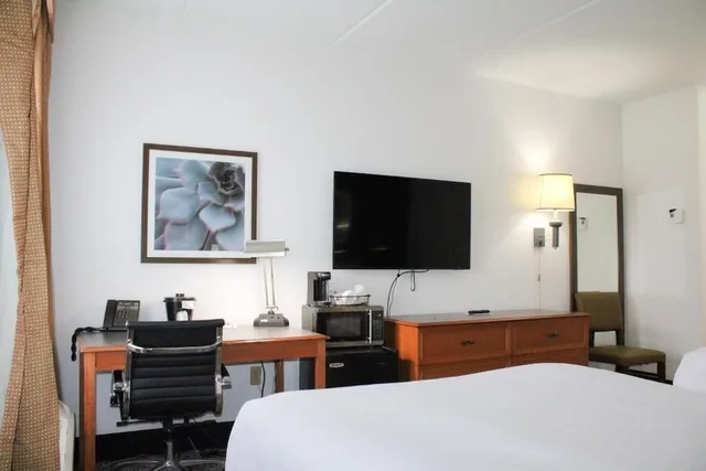 Room, 2 Double Beds, La Quinta Inn & Suites by Wyndham Lakeland East 4/6
