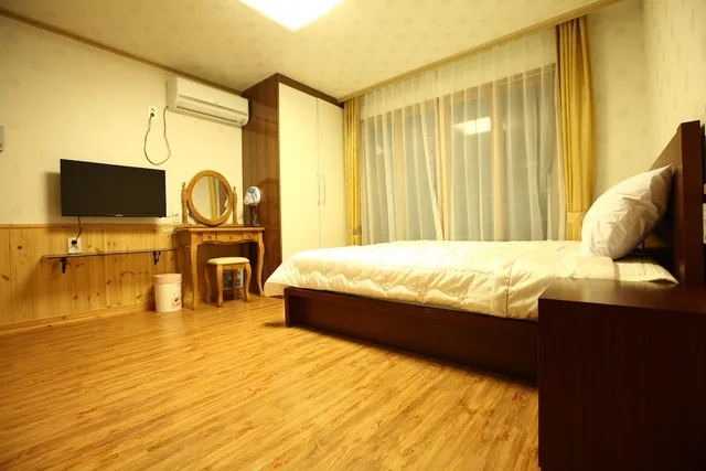 Park, Double Bed, Haesung Parktel 1/2