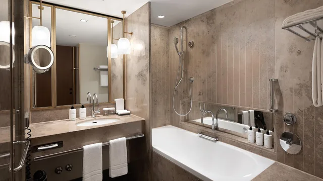 Junior, King Bed, InterContinental Berlin, an IHG Hotel 1/1