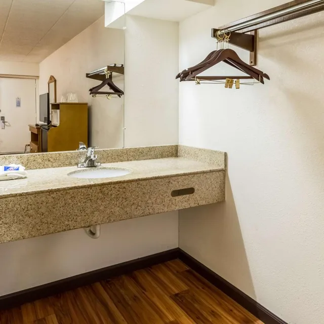 غرفة رباعية للمدخنين، Motel6 Grove City, OH 7/10