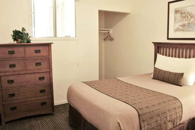 غرفة قياسية بغرفتي نوم بمطبخ، Capitola Venetian Hotel 3/3