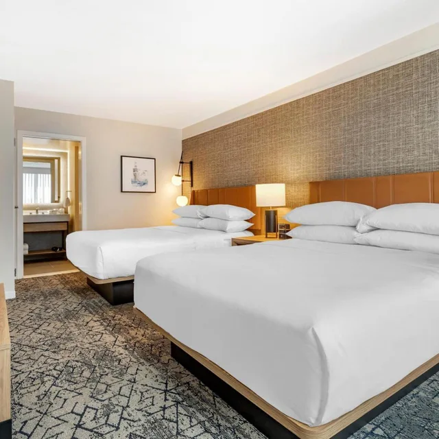 جناح بسريرين مزدوجين بغرفة نوم واحدة مع أريكة، Sheraton Suites Old Town Alexandria 1/9