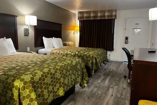 Upgrade, 2 Queen Beds، Park Inn by Radisson, Macon North 3/6
