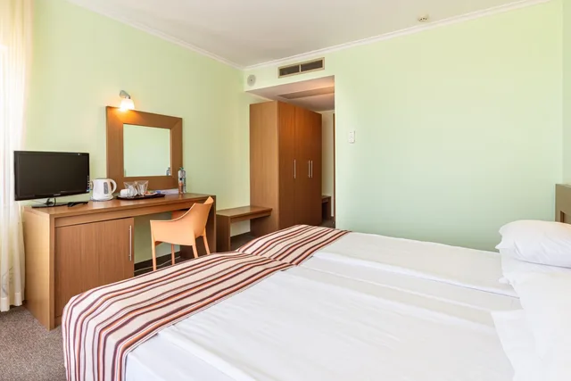 غرفة بسرير مزدوج أو سريرين منفصلين بشرفة، Jeravi Hotel 5/10