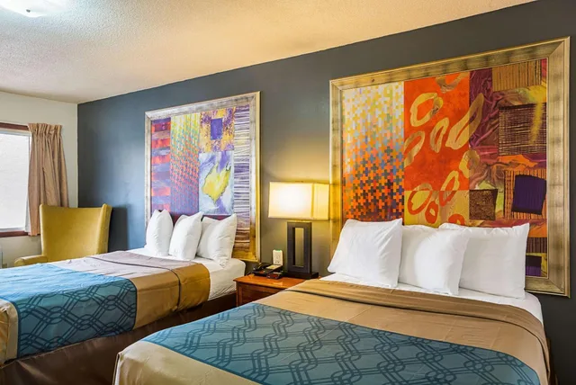 غرفة قياسية بسريرين مزدوجين، Econo Lodge Waupaca 2/7