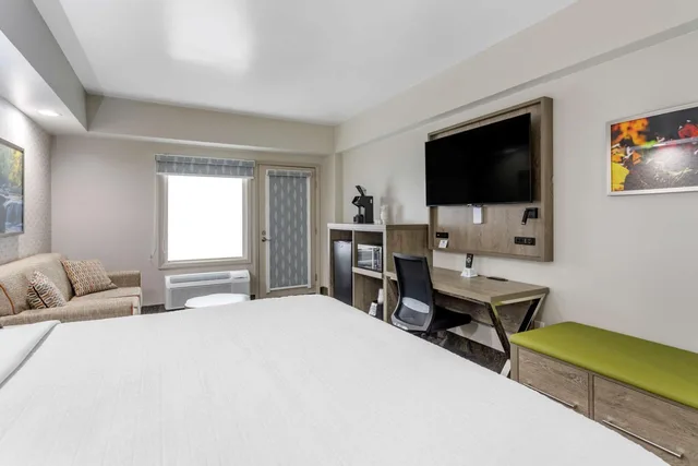 جناح بسرير كينج بشرفة مع أريكة، Best Western Plus Apple Valley Lodge Pigeon Forge 1/5