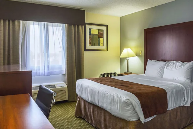 غرفة بسرير كوين لذوي الإعاقة، Quality Inn & Suites Clackamas - Portland 1/2