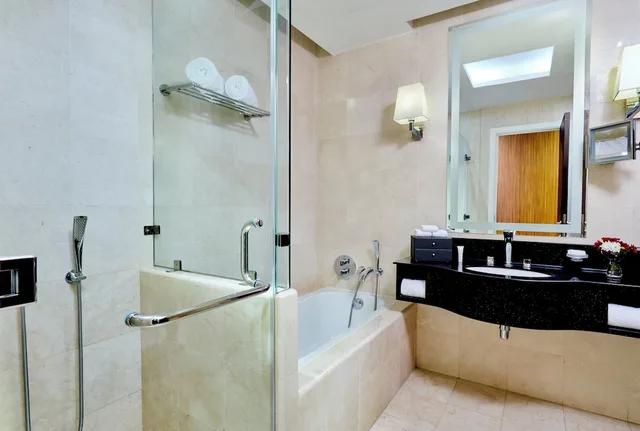 غرفة بريميوم بسرير كينج للمدخنين، Best Plaza West Bay Hotel 3/3
