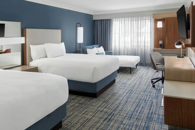 Room, 2 Queen Beds, Sofa, Balcony, Courtyard By Marriott Palo Alto Los Altos 1/5
