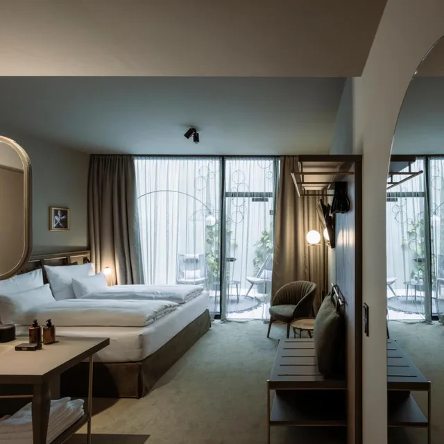 غرفة بسرير مزدوج بشرفة، Hotel Weisses Kreuz Innsbruck 1/2