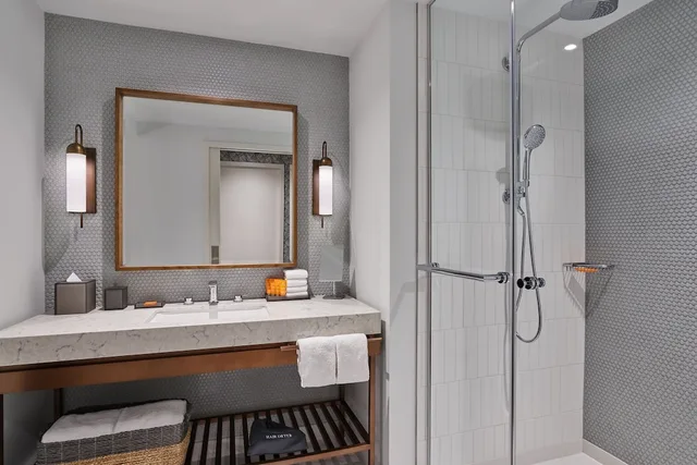 Junior Suite, Studio, King Bed, Sofa، Walt Disney World Swan Reserve 7/10