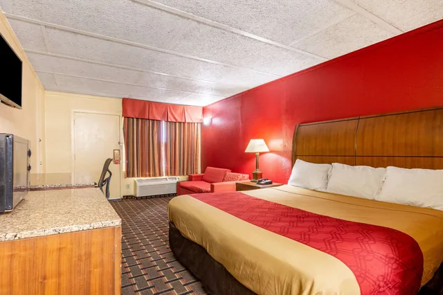 غرفة قياسية بسرير كينج، Econo Lodge Charlotte Airport Area 1/10