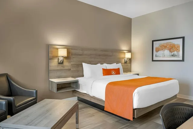 Standard, King Bed, Pet Friendly, Amsterdam Inn & Suites Florenceville-Bristol, an Ascend Collection Hotel 4/5