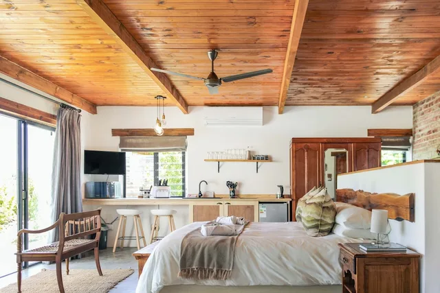 Cottage, King Bed, Duikersdrift Winelands Country Escape 2/9