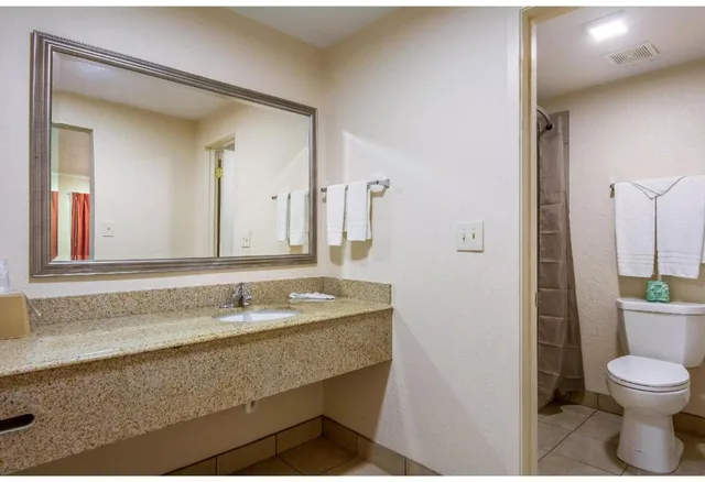 2 Full Beds - Non-Smoking, Micfridge، Motel6 Winnie Tx 4/4