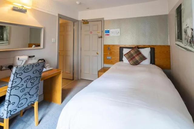 Standard, Single, OYO The Red Lion Hotel 1/2