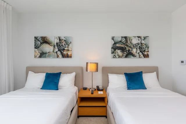2 Bedrooms, Condo, Luxury, 1 King and 2 Double Beds, Bay View, Sofa, Kitchen، Private Ocean Luxury Condos at Beachwalk 4/8