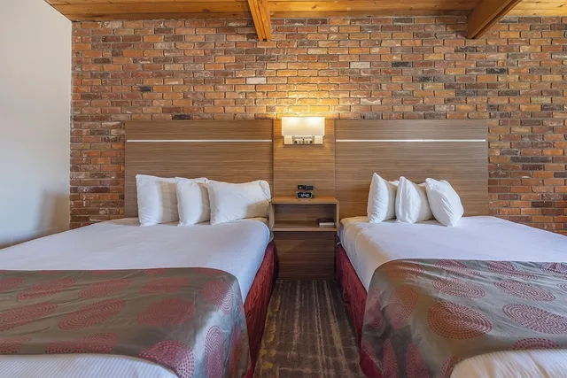 غرفة بسريرين مزدوجين، Ramada by Wyndham 1000 Islands/Gananoque 1/8