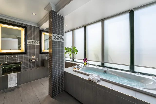 Ambassador, Suite, Terrace, Royal Manotel 2/2