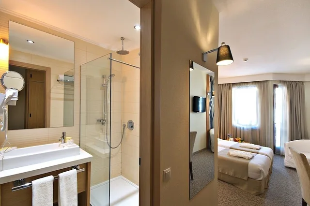 غرفة قياسية بسريرين منفصلين، Hotel Marco Polo Gudauri 2/2