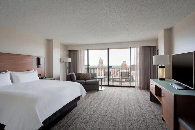 غرفة بسرير كينج لذوي الإعاقة، San Antonio Marriott Riverwalk Hotel 3/7