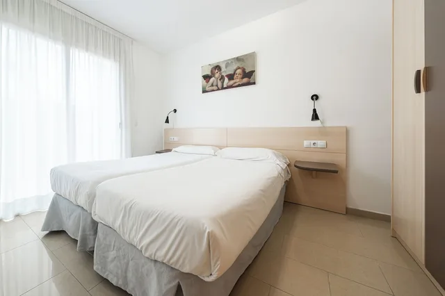 شقة بسريرين مزدوجين بشرفة بغرفتي نوم مع أريكة، Neptuno Apartments 3/10