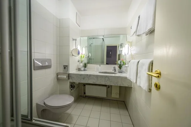 غرفة أساسية بسرير كوين بغرفة نوم واحدة، Hotel Rheydter Residenz 3/4