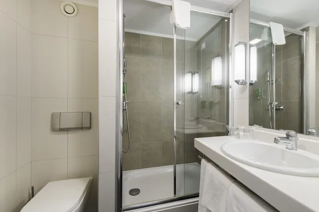 2 Bedrooms, Family, Double and Twin Beds, Lero Hotel 3/4