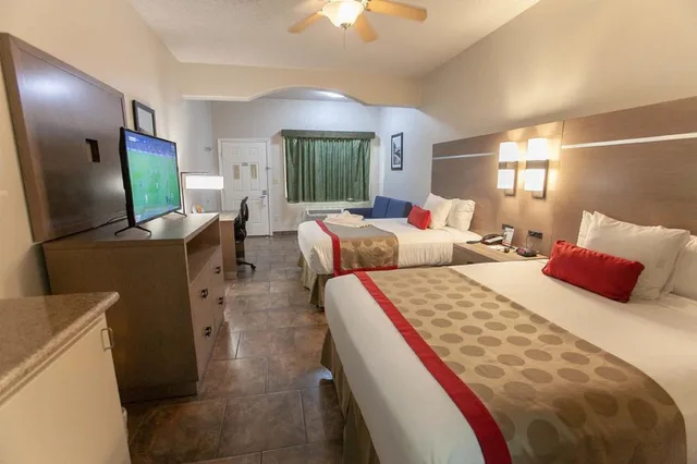 غرفة بسريرين كوين لذوي الإعاقة، Ramada By Wyndham Suites South Padre Island 1/4
