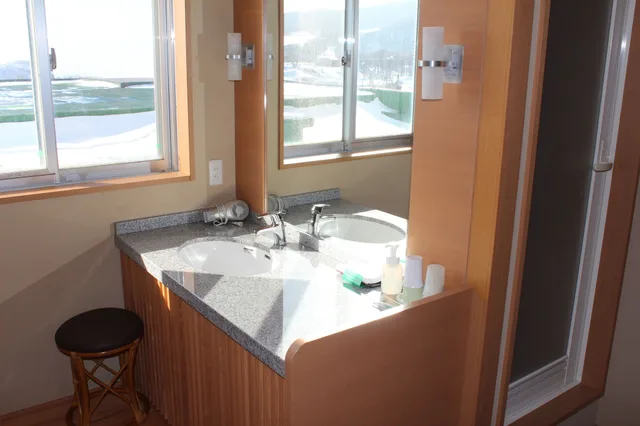 غرفة يابانية غربية بفراش فوتون، Shiretoko Daiichi Hotel 5/8