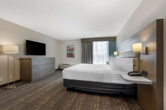 غرفة قياسية بسرير كينج، Best Western Plus Sparks-Reno Hotel 4/10