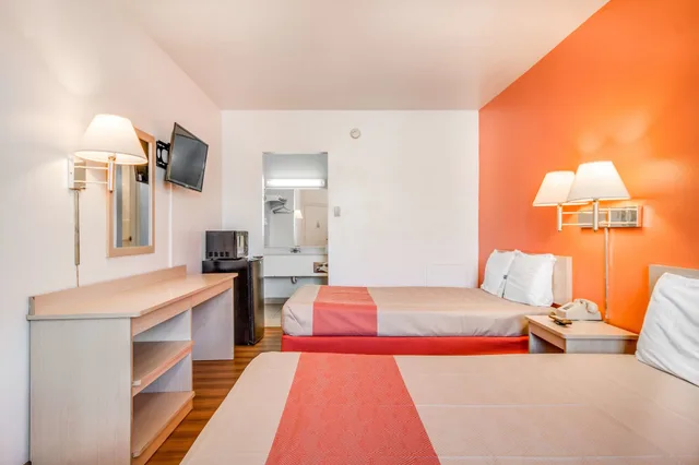 غرفة قياسية بسريرين مزدوجين للمدخنين، Motel6 Van Horn, TX 1/5