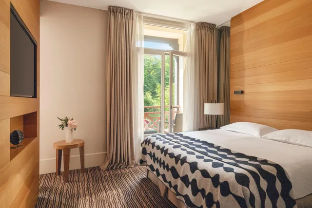 جناح جونيور بسرير كينج، Hotel Ermitage Evian Resort 2/10