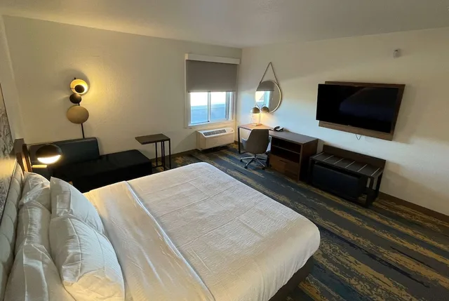 غرفة ديلوكس بسرير كينج، La Quinta Inn & Suites by Wyndham Denver Parker 1/10