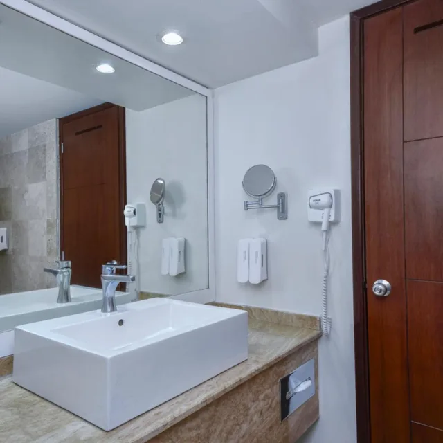 غرفة بسرير كينج بإطلالة على الحديقة، Krystal Ixtapa All Inclusive 4/4