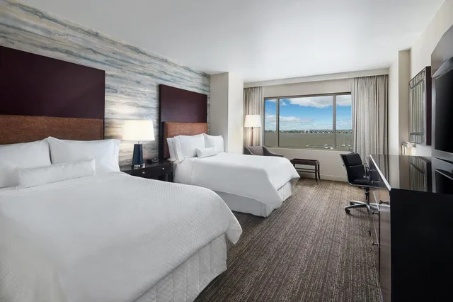 غرفة بسريرين مزدوجين بإطلالة على المدينة، The Westin Washington National Harbor 10/13