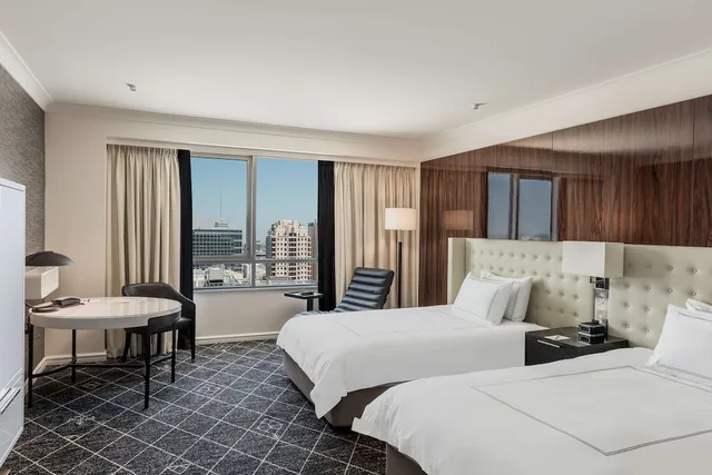غرفة بريميير بسريرين مزدوجين، Swissotel Sydney 3/7