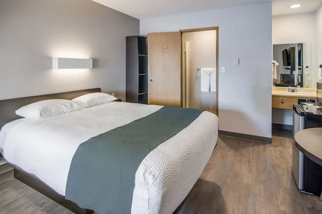 غرفة قياسية بسرير كينج، Motel6 Saanichton, BC - Victoria Airport 6/10