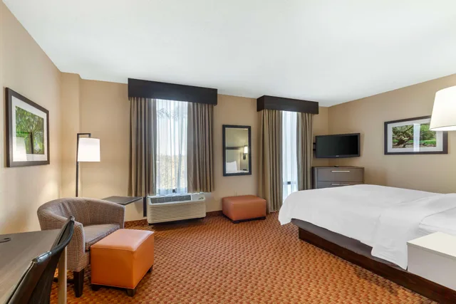 جناح بسرير كينج، Best Western Plus Kendall Hotel & Suites 3/8