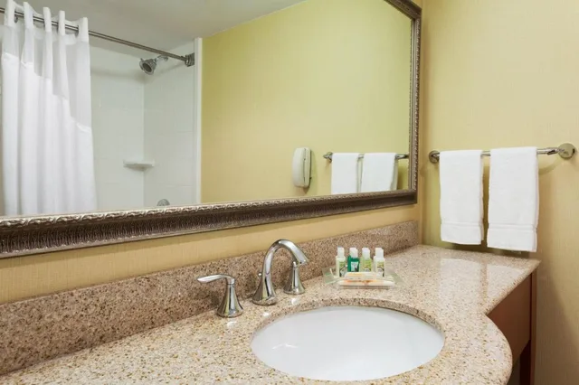 غرفة بسريرين مزدوجين، Holiday Inn Bangor 2/2
