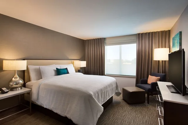 Junior Suite, King Bed, Accessible, Hilton Garden Inn Lubbock 2/3