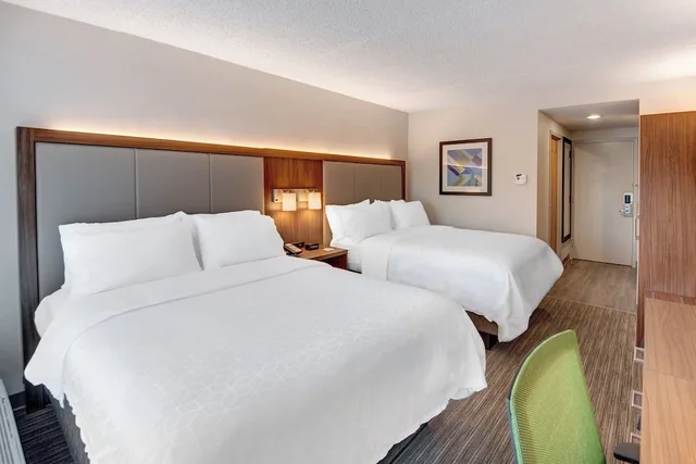 Standard, 2 Queen Beds, Holiday Inn Express & Suites West Long Branch - Eatontown 1/3