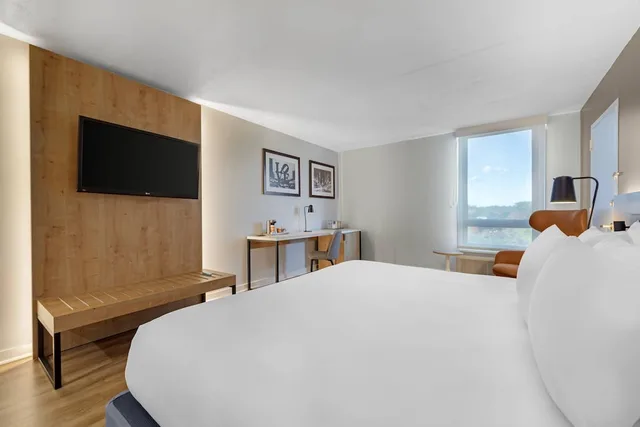 غرفة بسرير كينج، Radisson Hotel Philadelphia Northeast 4/10