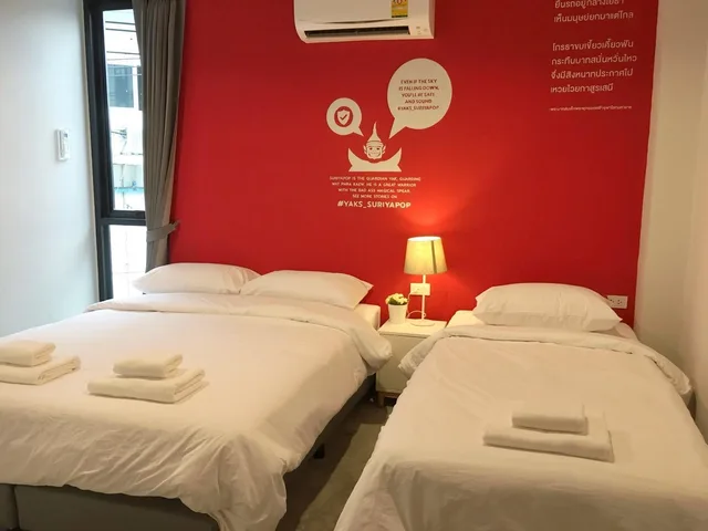 غرفة ثلاثية بسرير كوين وسرير فردي بحمام مشترك، Yaks Hostel 3/3