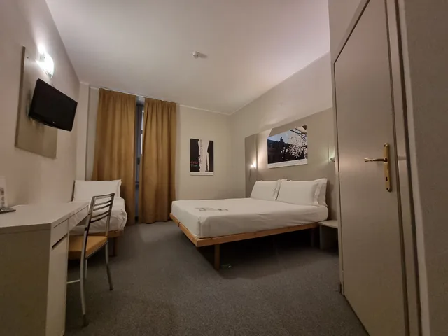 غرفة ثلاثية بسرير مزدوج وسرير فردي، Hotel Astoria Torino 2/10