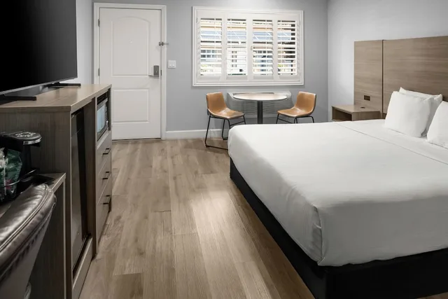 غرفة أساسية بسرير كينج لذوي الإعاقة، Lone Oak Lodge 2/10