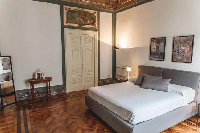 جناح ملكي، Relais Della Porta 2/10